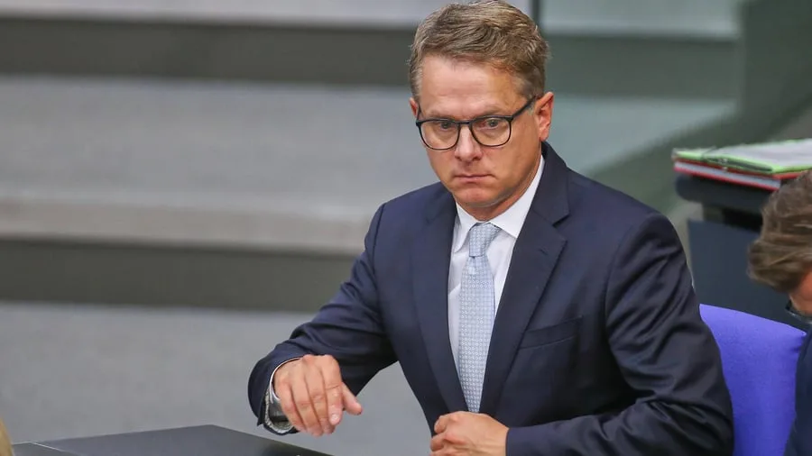 Gesundheits-Debatte: Immer wieder holt der Kanzler den Gesundheitsminister ein