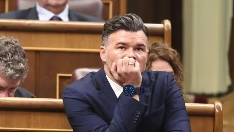 Rufián espera desde hace tres días una respuesta de Junqueras para seguir representando a ERC