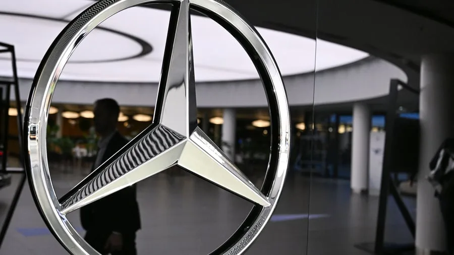 Autoaktie: Mercedes-Benz wird zur Anlage mit Airbag