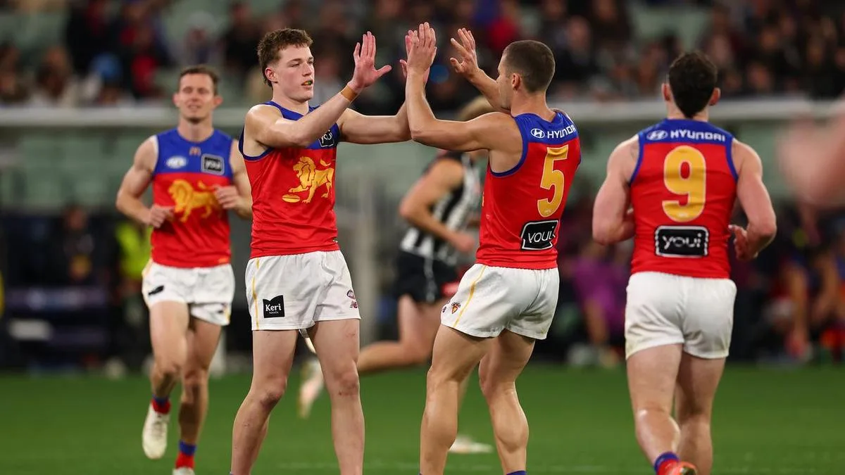 Pendlebury suffers knee issue in Pies' clash with Lions