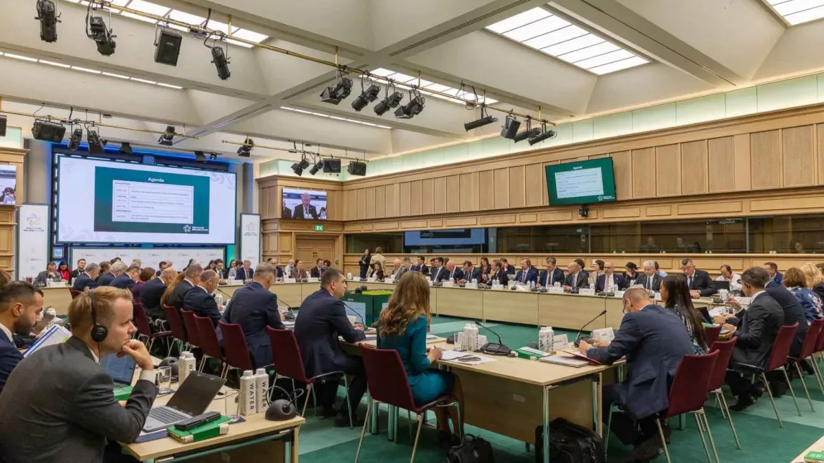Bruselas coordinará con los Veintisiete más apoyos al transporte si la crisis en el estrecho de Ormuz sigue encareciendo el combustible