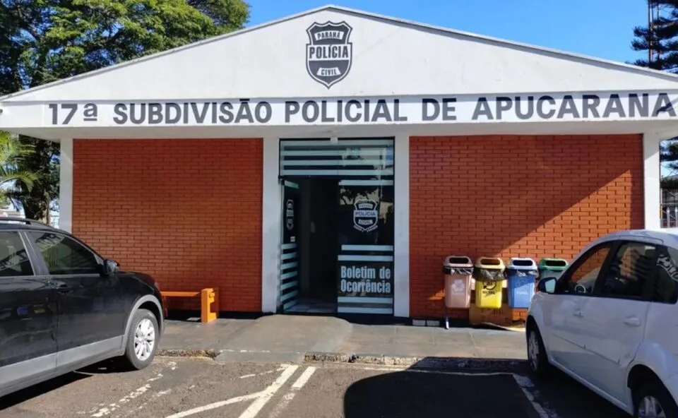 Filho descumpre medida protetiva, ameaça mãe com foice e promete atear fogo nela; homem é preso