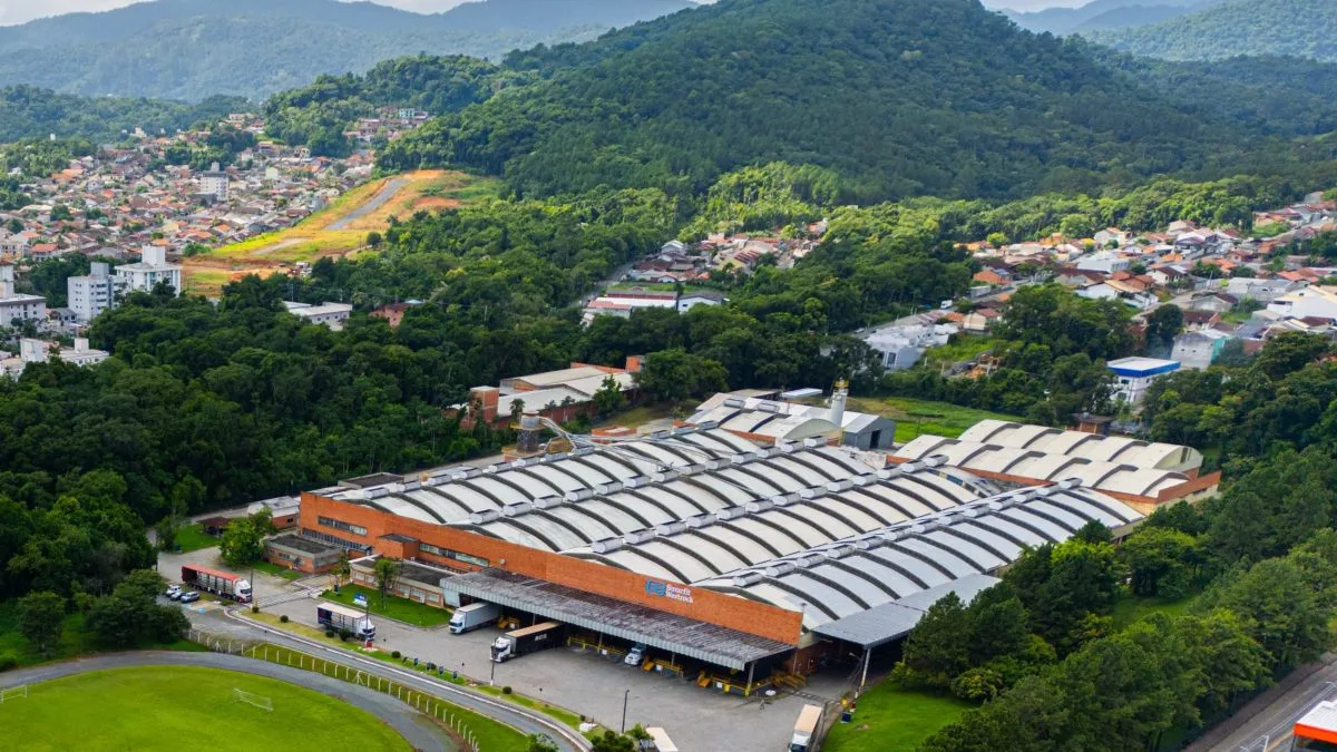 Gigante global das embalagens passa por transformação após investimento de R$ 120 milhões em SC