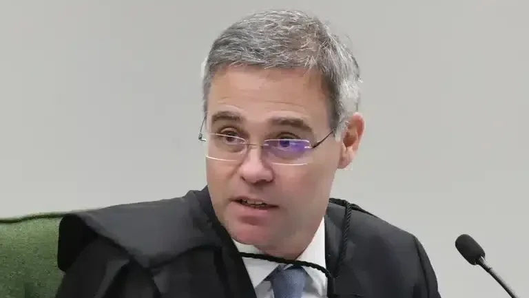 Para jurista, André Mendonça não poderia continuar como relator do caso Master