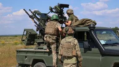 Wie Russlands schnelle Drohnen Kiews Flugabwehr fordern