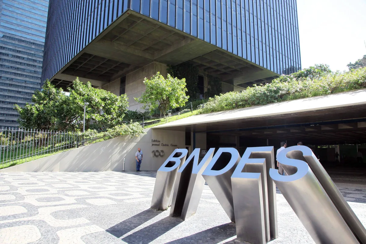 BNDES prevê R$ 34 bi para leilão de baterias, mas mais recursos serão necessários, diz executivo