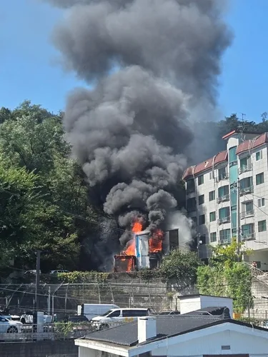 종로구 누상동 주택서 불…인명피해 없이 90분만에 진화