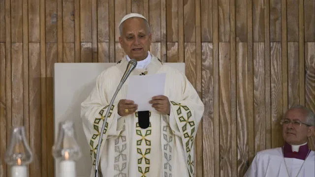 Papa pede proteção especial de crianças forçadas a deixar as suas casas