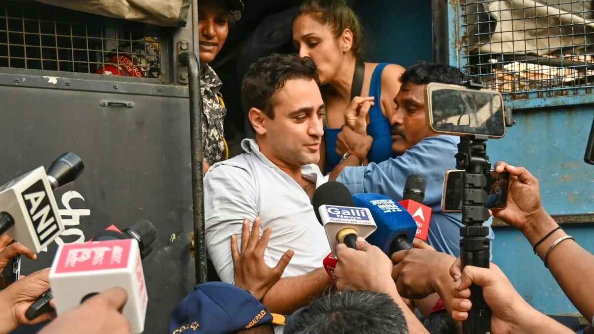 Actor Imran Khan asked to leave India by October 28 after he took part in anti-CEC protests in Mumbai