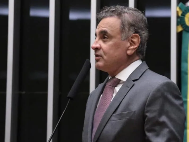 PDT retira candidatura ao Senado em MG e tenta viabilizar Aécio Neves