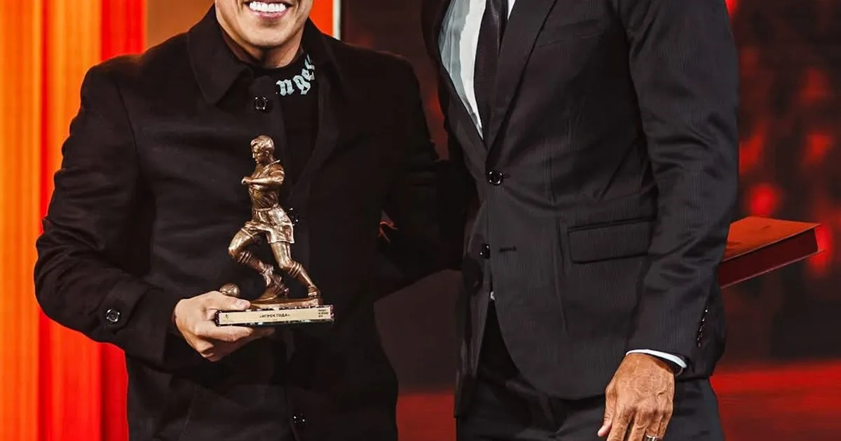 Esequiel Barco fue elegido MVP de la liga rusa y recibió el premio de una leyenda del fútbol