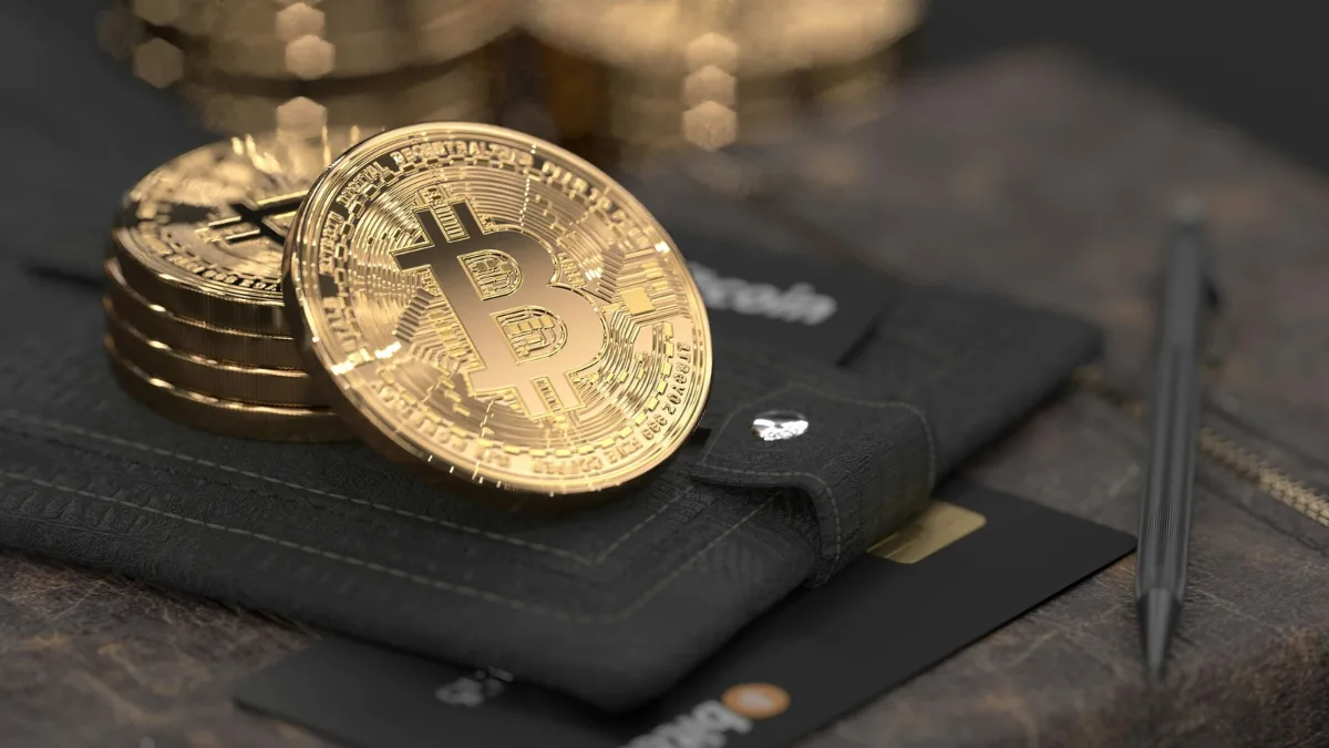 Bitcoin Holds Above $83,000 as ETF Outflows and Global Market Caution Weigh on Sentiment