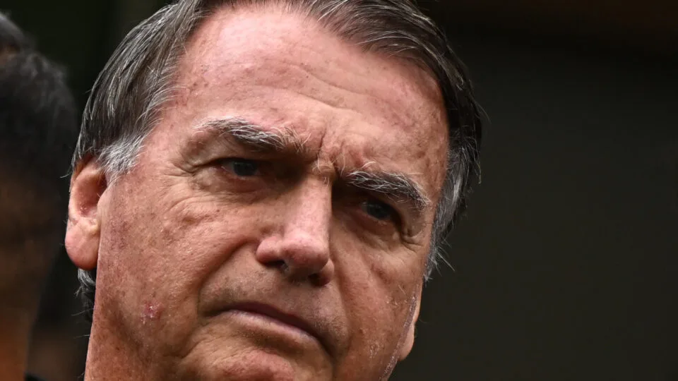 Bolsonaro tem oscilações de pressão; defesa pede que Moraes amplie duração da fisioterapia