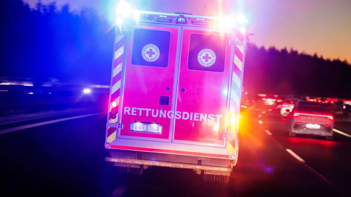 Richter knallhart! - Notarzt blockiert! Fahrer muss 13.500 Euro Strafe zahlen