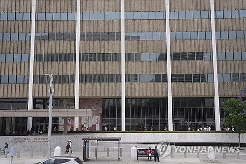 "트럼프, 이민심사 인력 수백명 '부정선거 색출'에 투입"
