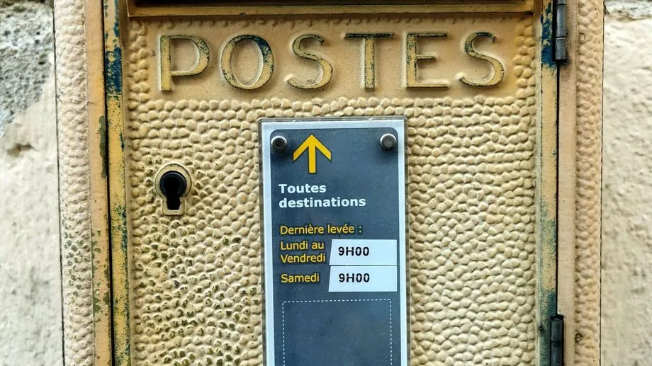 La police municipale de Gallargues-le-Montueux retrouve 150 plis de la Poste abandonnés dans la nature