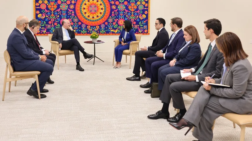 Delcy Rodríguez se reunió con altos representantes del Banco Interamericano de Desarrollo y FMI en Nueva York