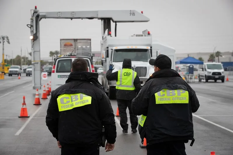 Conducía un camión, quiso cruzar desde México y la CBP le encontró un cargamento ilegal de más de US$600 mil