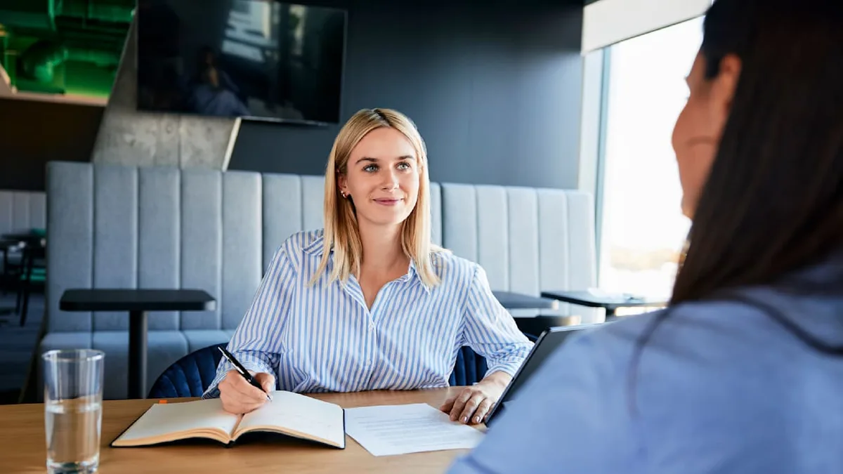 Karrieretipps für Frauen - Dieses Wort sollten Sie im Job niemals verwenden