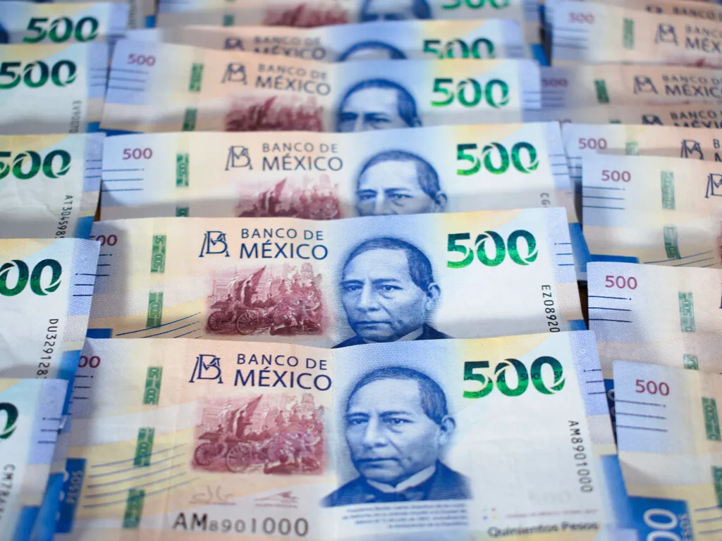 Llegó a depositar 85,000 pesos en el Edomex y terminó detenido: llevaba 170 billetes falsos
