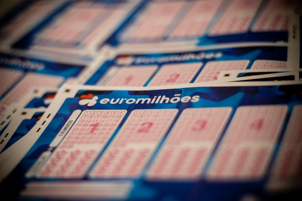Agosto em Portugal, há lugar para todos, até para os 37 milhões do Euromilhões. Conheça a chave vencedora