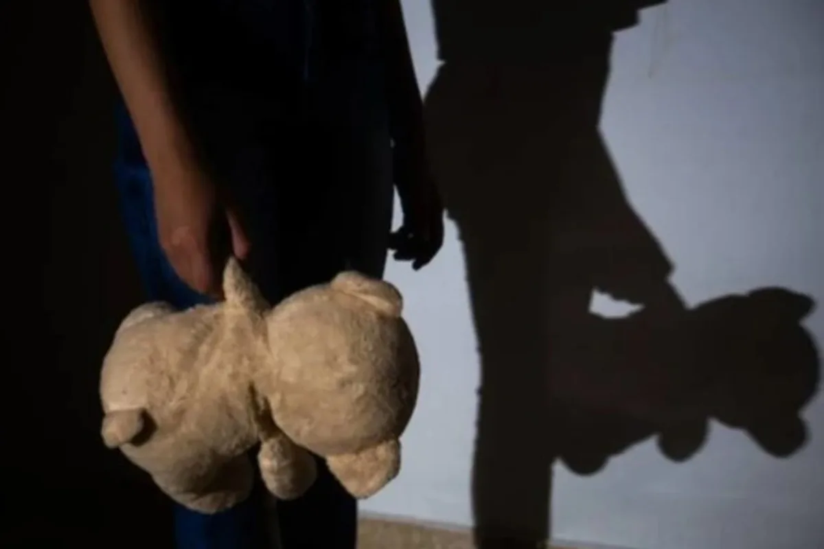 Cinco adolescentes são apreendidos após estupros coletivos em escola