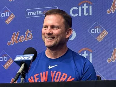 New York Mets hire interim manager Andy Green for full-time job, giving him 3-year contract