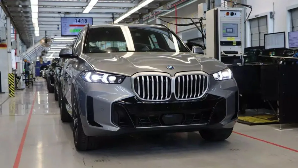 Modelo de carro de luxo produzido em SC ajuda BMW a alcançar marca de 3,5 milhões de veículos eletrificados vendidos no mundo