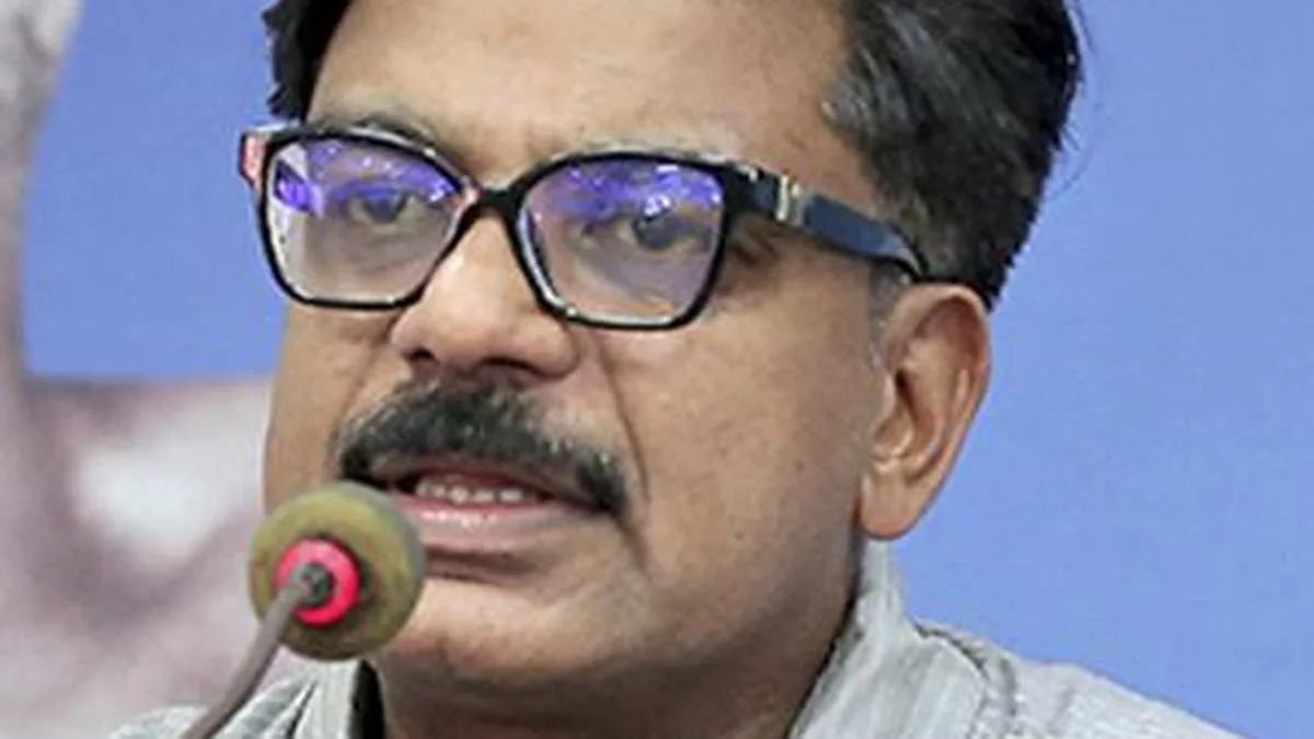 Congress MLA Mathew Kuzhalnadan accuses Pinarayi Vijayan of ‘unusual corruption’ in CMRL case