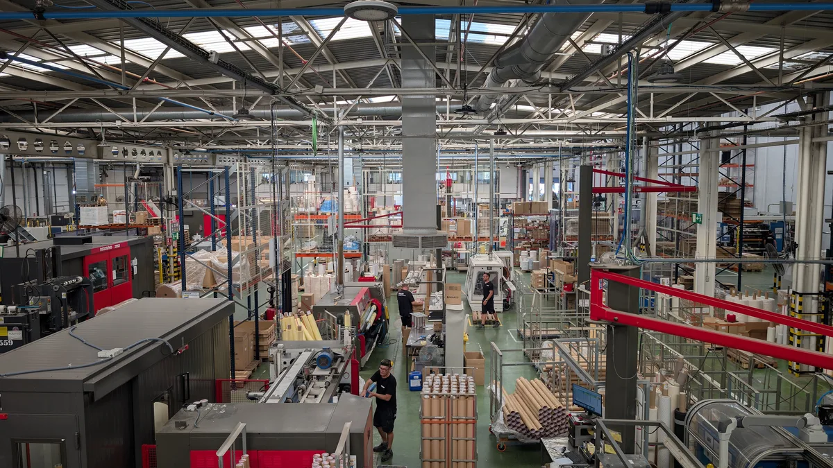 Miarco, el fabricante valenciano de adhesivos que seduce a pintura y bricolaje