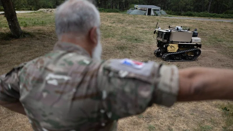 De 4.000 à 14.000 drones en un an mais encore loin des millions de la Russie: l'IA et les systèmes autonomes sont "la priorité" du nouveau chef d'état-major de l'armée de terre