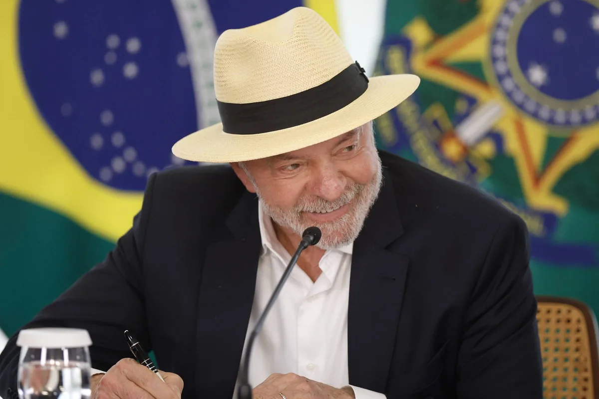 Lula reitera que só vai analisar aval para embaixador de Trump depois das eleições