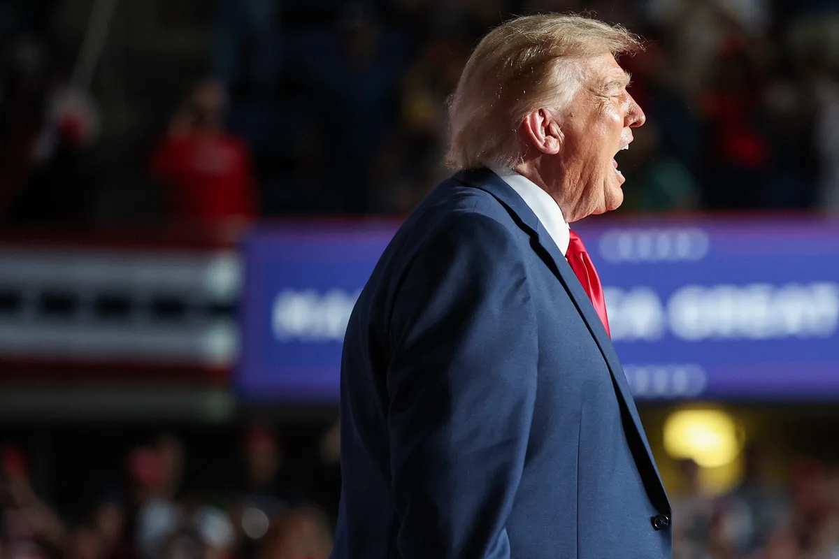 El incómodo acto de Trump en Texas: protestas, interrupciones y encuestas complicadas