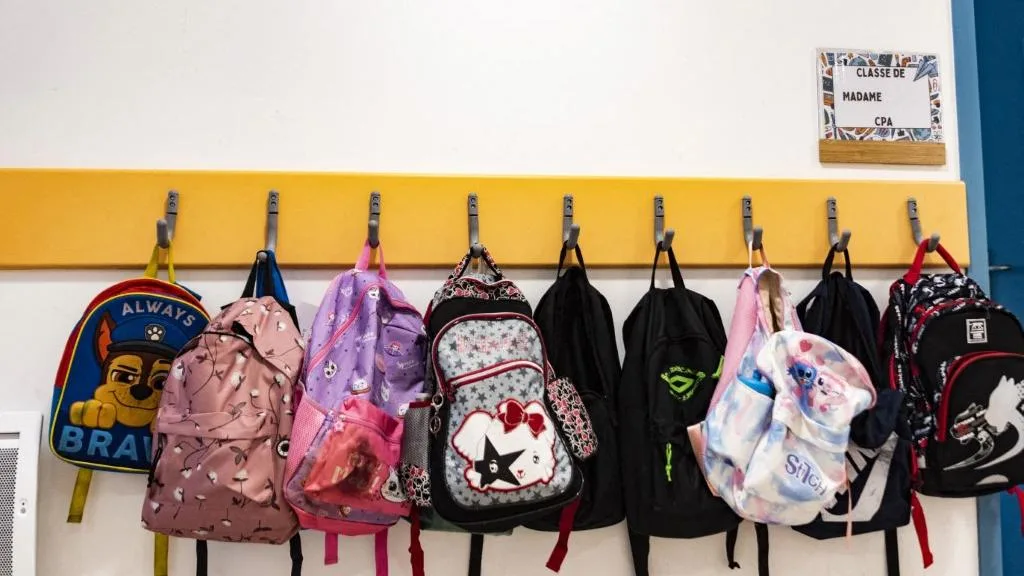 Face à l’annonce d’un questionnaire pour les enfants sur les violences sexuelles, les associations sont partagées