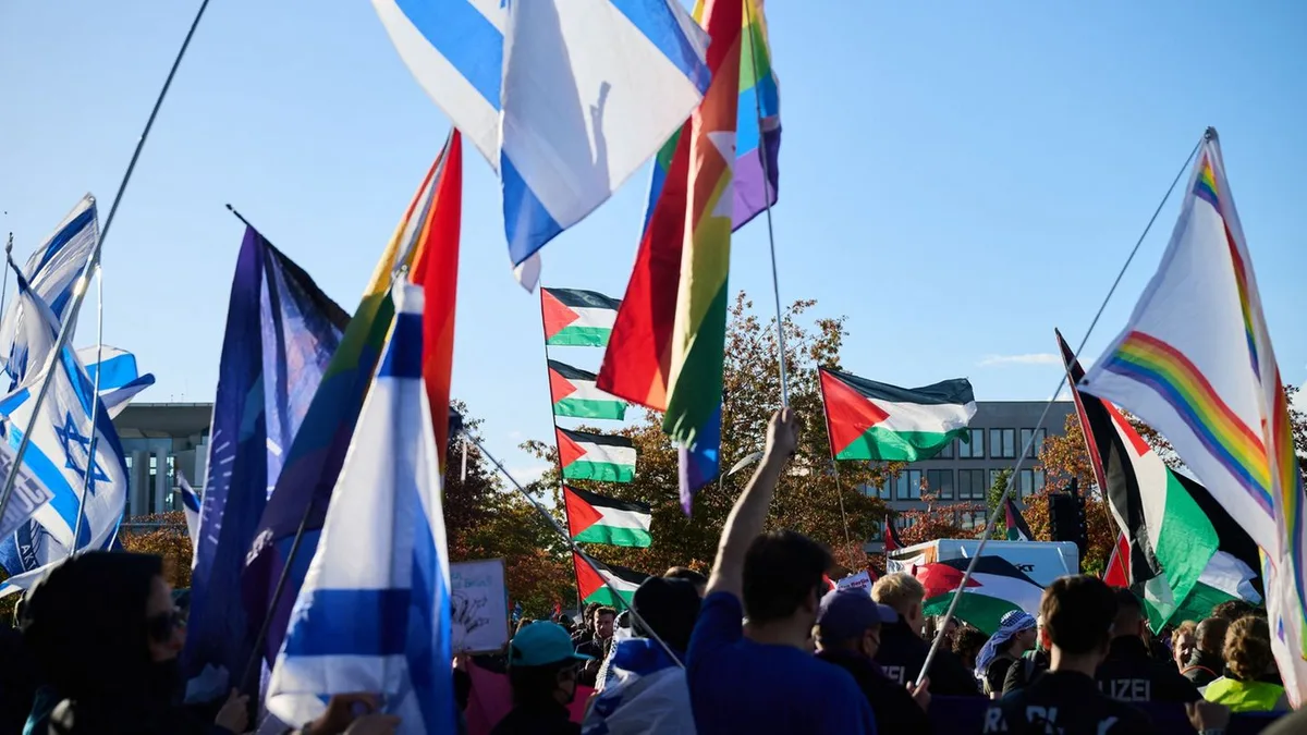 Proteste am Wochenende: Propalästinensische Demo im Berliner Regierungsviertel