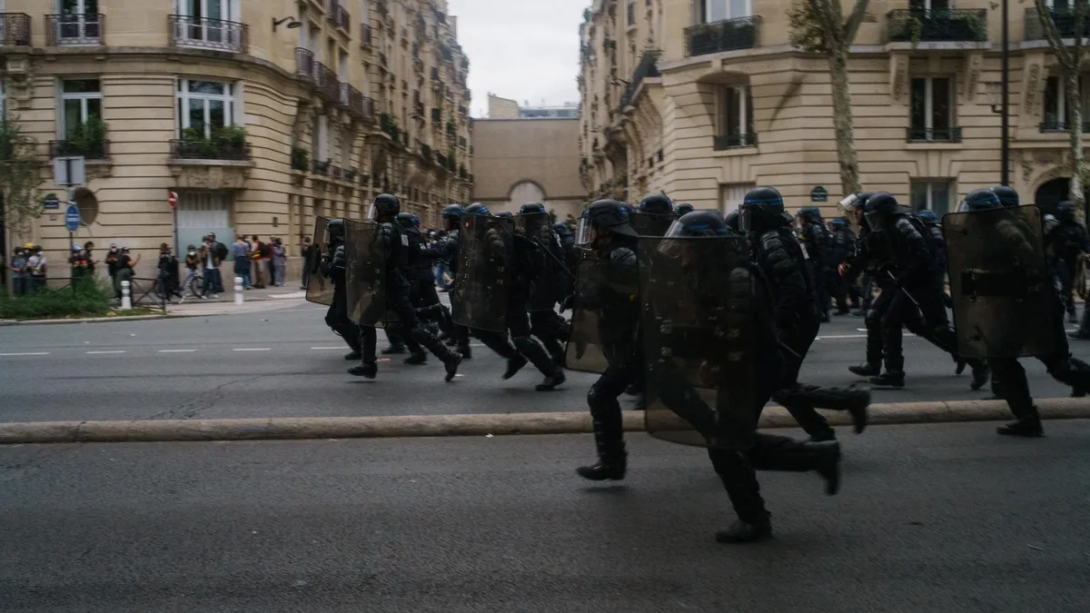 Mouvement lycéen : 36 enquêtes ouvertes par l’IGPN, un policier mis en examen… Le point sur les investigations
