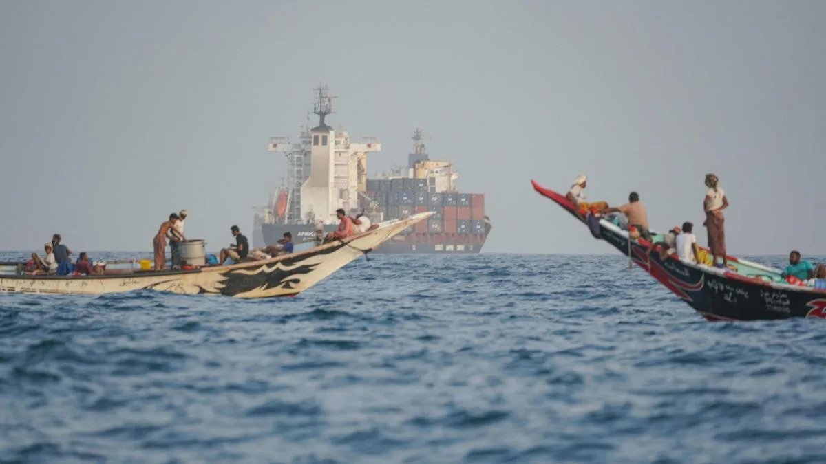 El atasco simultáneo en varios canales marítimos ahoga la economía global