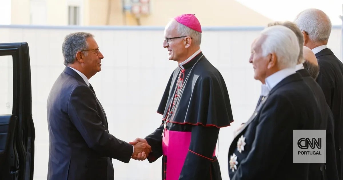 Seguro recebido pelo Papa Leão XIV no Vaticano. Reunião a sós durou 40 minutos