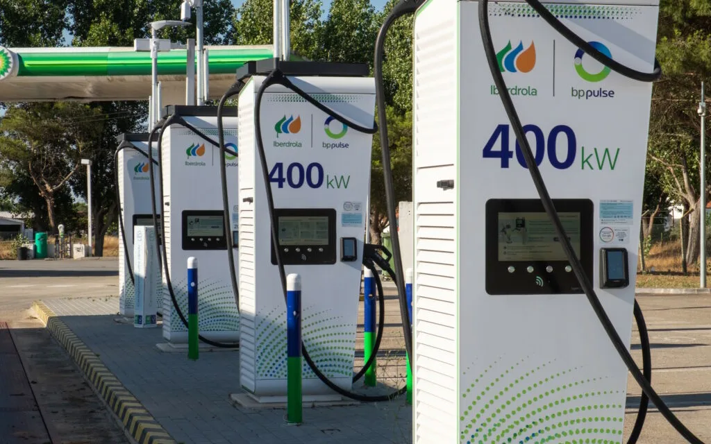 Parceria entre Iberdrola | bp pulse e Electromaps alarga acesso a carregadores em Portugal