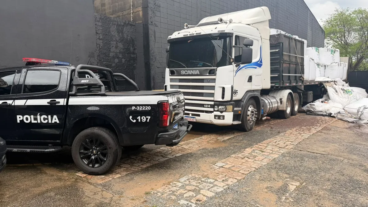 Polícia encontra 664 quilos de maconha em caminhão com carga de adubo no interior de SP