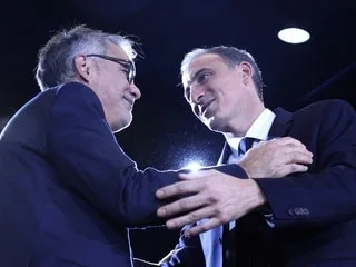 Primaire de la gauche : après la victoire de Raphaël Glucksmann, Olivier Faure et François Hollande hors jeu ?