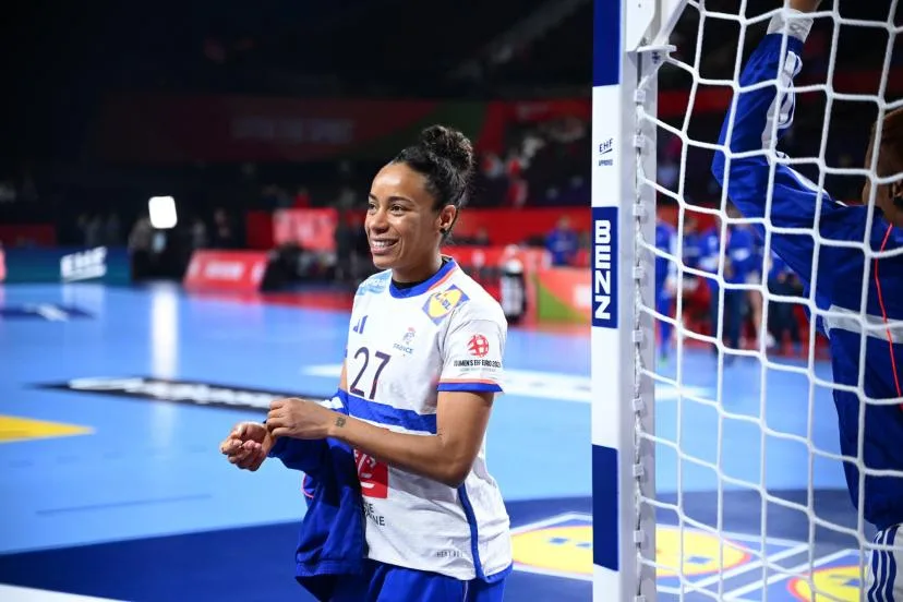 Pas sélectionnée contre la Hongrie, Estelle Nze Minko va tout de même reprendre l'entraînement avec les Bleues