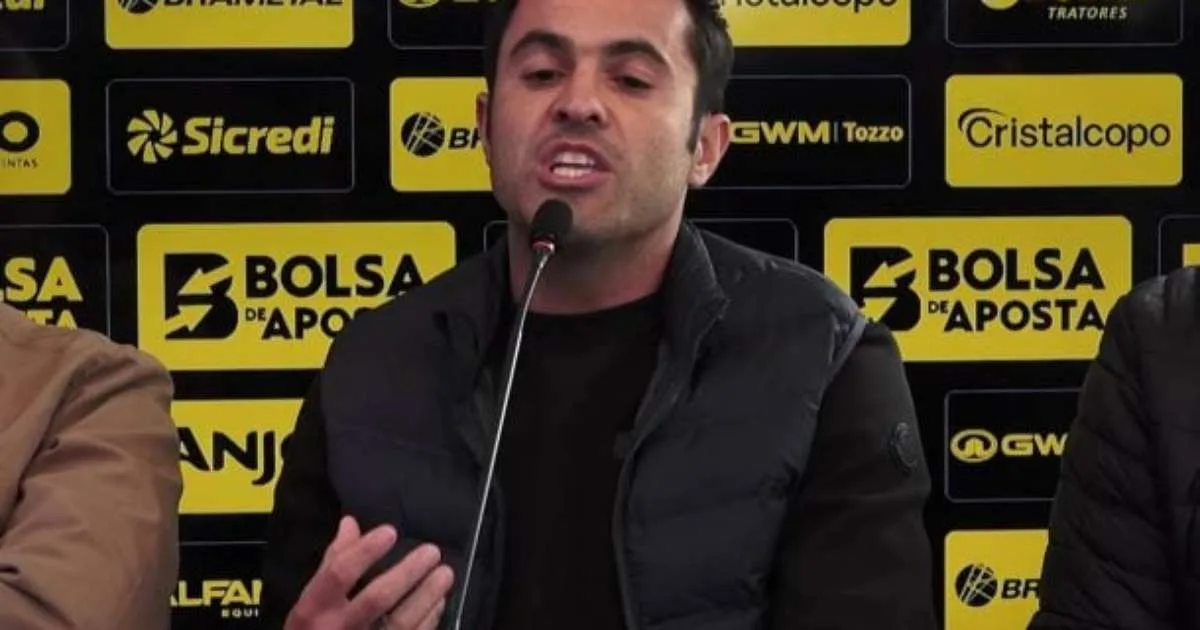 Diretor do Criciúma sobre Baptista no Inter: "Só covardes abandonam"