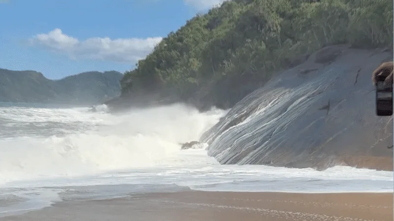 Marinha alerta para ressaca com ondas de até 2,5 metros no Litoral Norte de SP neste fim de semana