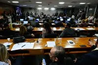 Governo regulamenta R$ 13,5 bilhões em crédito para afetados pelo tarifaço