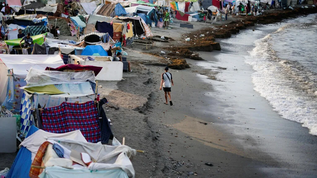 Revolta contra migrantes cresce em Ceuta e governo espanhol busca soluções