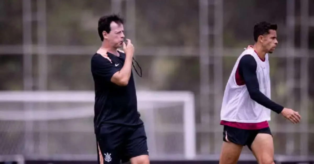 Diniz celebra jovens do Corinthians e destaca atuações contra o Flamengo: "Fiquei muito contente"