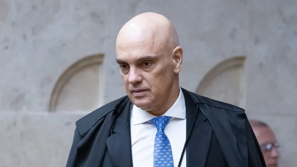 Flávio pede saída de Moraes, Zema defende prisão e Cury propõe mandato no STF