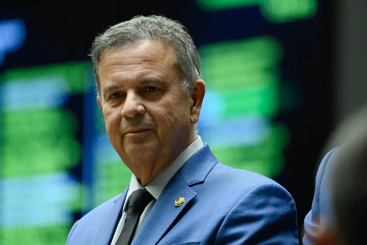 Coordenador de Flávio Bolsonaro quer discutir fim da escala 6x1 só após eleição