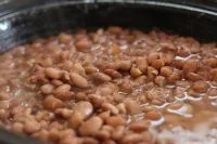 Precisa lavar o arroz antes de cozinhar? Veja o que muda na receita